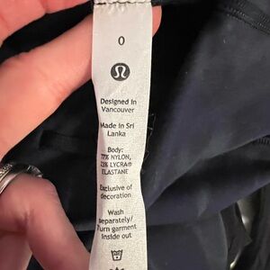 Lululemon dark blue leggings size 0. Like new, not sure that they were worn.